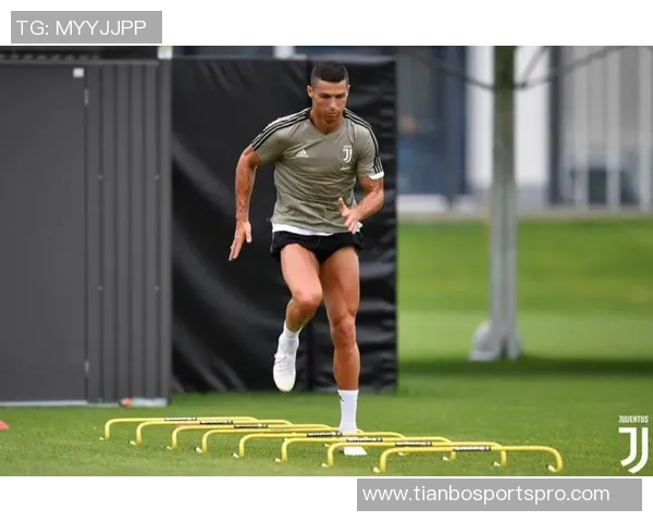 40岁C罗桑拿后肌肉如雕刻般完美展现健身成果