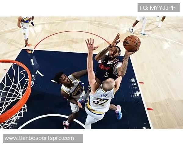 小卡全能表现助力球队攻防兼备21投11中斩获27分5篮板5助攻 小卡全能表现助力球队攻防兼备21投11中斩获27分5篮板5助攻